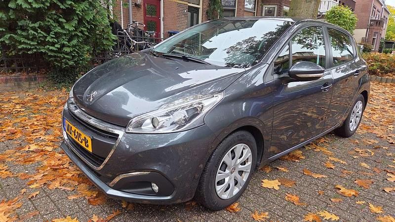 Grijs Gebruikt 2017 Peugeot 208 Hatchback | € 6.200 (Super prijs) - Afbeelding 1/4
