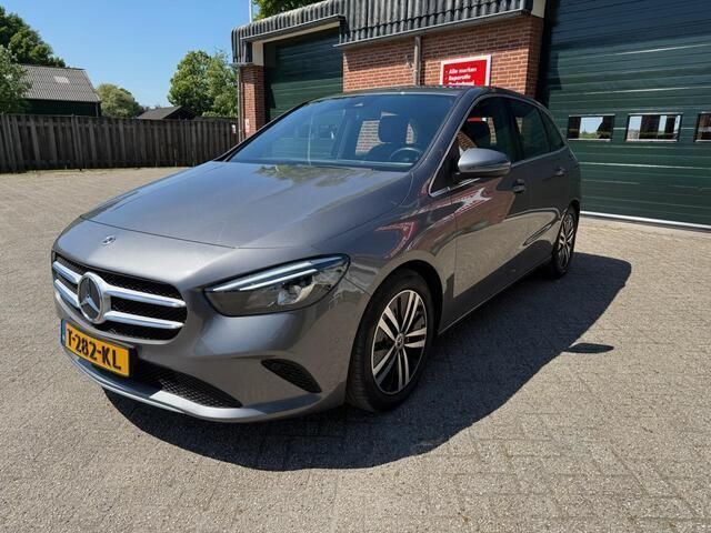 Grijs Gebruikt 2020 Mercedes B180 Premium Plus MPV | € 23.650 (Eerlijke prijs) - Afbeelding 1/4