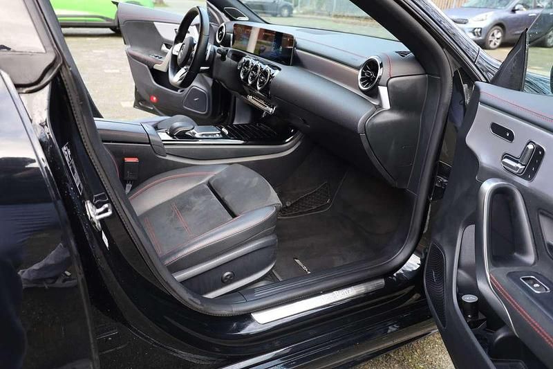Occasion Mercedes CLA250 Premium Plus 224 PK (164 kW) 2020 Zwart Sedan