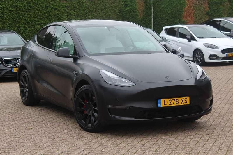 Zwart, metallic lak Gebruikt 2021 Tesla Model Y Long Range AWD SUV | € 33.750 (Iets duurder) - Afbeelding 1/4