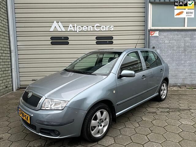 Grijs Gebruikt 2005 Skoda Fabia Elegance Hatchback | € 2.250 (Eerlijke prijs) - Afbeelding 1/4