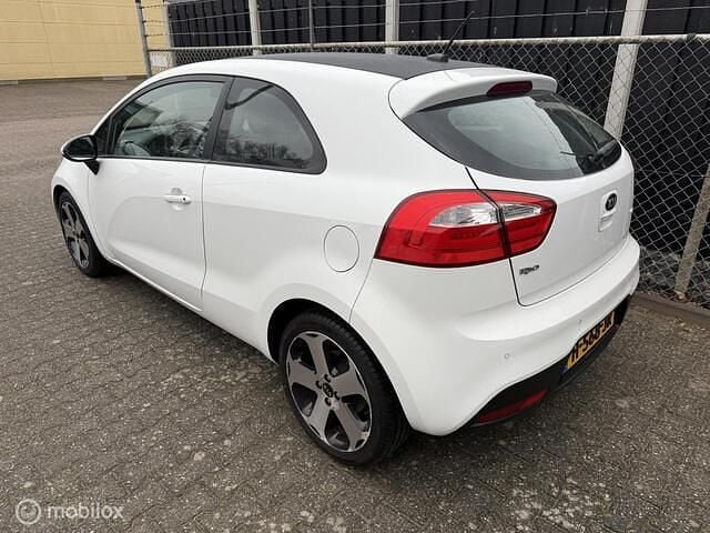 Occasion Kia Rio 86 PK (63 kW) 2013 Wit Hatchback