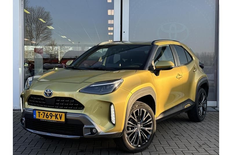 Geel Occasion 2023 Toyota Yaris Hybrid SUV | € 31.749 (Iets duurder) - Afbeelding 1/1