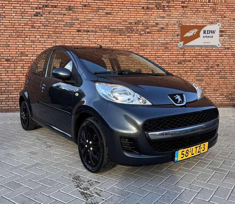 Grijs Gebruikt 2010 Peugeot 107 Hatchback | € 3.595 (Iets duurder) - Afbeelding 1/4