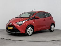 Rood Gebruikt 2021 Toyota Aygo X-play Hatchback | € 11.445 (Eerlijke prijs) - Afbeelding 1/3