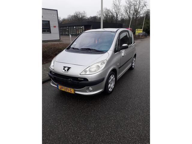 Zilver Gebruikt 2006 Peugeot 1007 Hatchback | € 1.499 (Eerlijke prijs) - Afbeelding 1/4