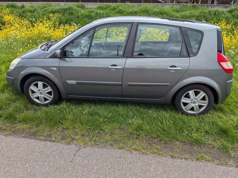 Grijs Gebruikt 2005 Renault Mégane II Luxe MPV | € 1.500 (Eerlijke prijs) - Afbeelding 1/4