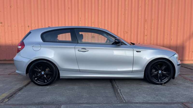 Grijs Gebruikt 2011 BMW 116 Hatchback | € 2.499 (Super prijs) - Afbeelding 1/4