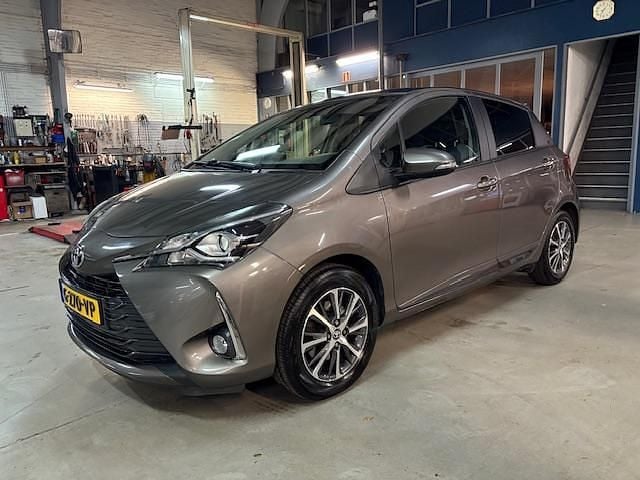 Grijs Gebruikt 2019 Toyota Yaris Hatchback | € 14.250 (Goede deal) - Afbeelding 1/4
