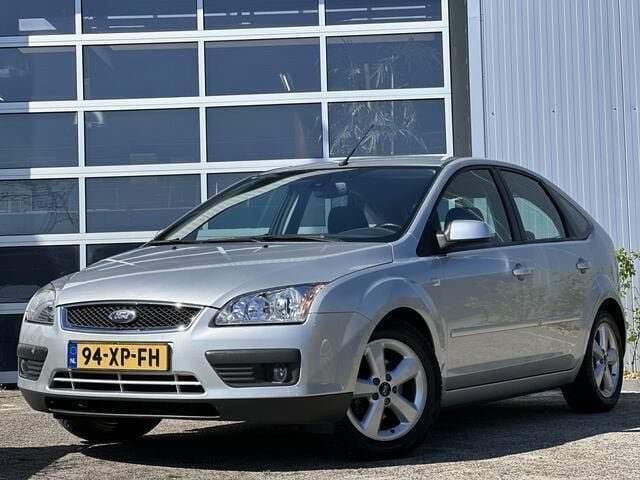 Grijs Gebruikt 2007 Ford Focus Futura Hatchback | € 1.950 (Goede deal) - Afbeelding 1/4