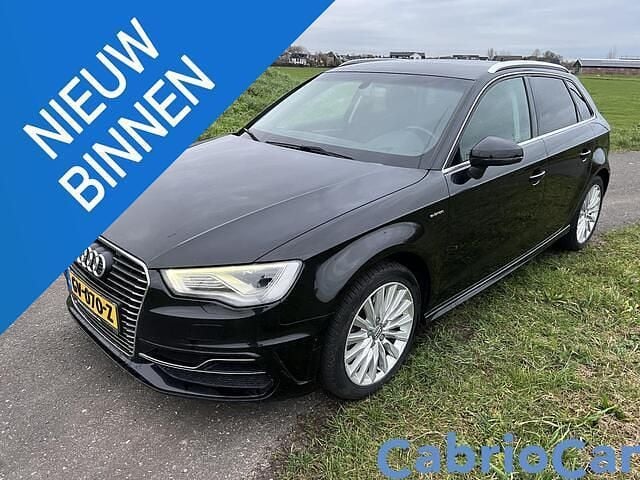 Zwart Gebruikt 2015 Audi A3 Sportback Attraction Hatchback | € 9.250 (Goede deal) - Afbeelding 1/4