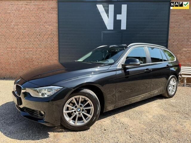 Zwart Gebruikt 2014 BMW 320 Executive Stationwagen | € 12.950 (Eerlijke prijs) - Afbeelding 1/4