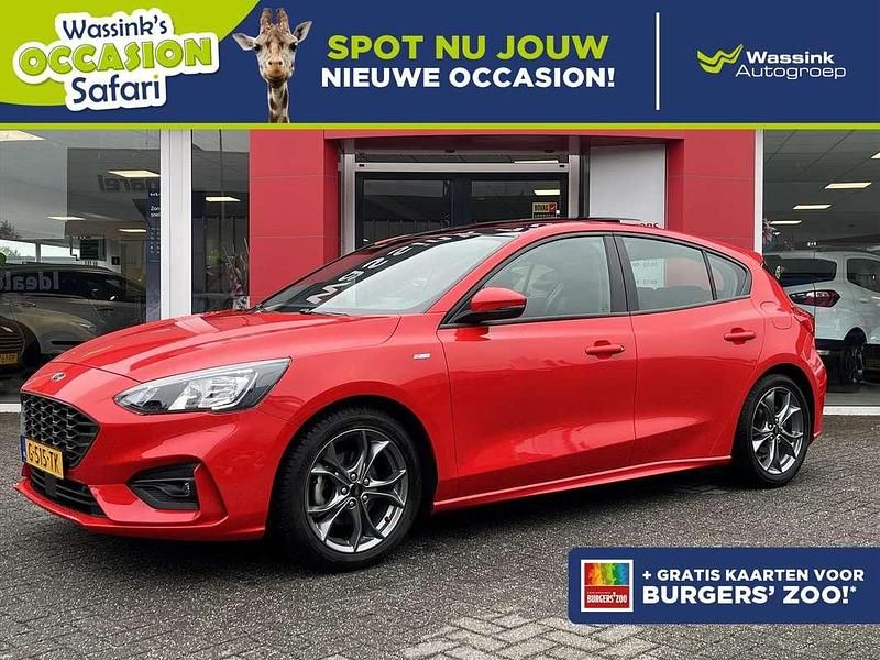 Rood Gebruikt 2020 Ford Focus Business Edition Hatchback | € 17.620 (Eerlijke prijs) - Afbeelding 1/3