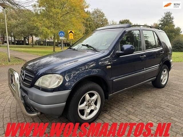 Blauw Occasion 1999 Mercedes 320 | € 2.250 - Afbeelding 1/4