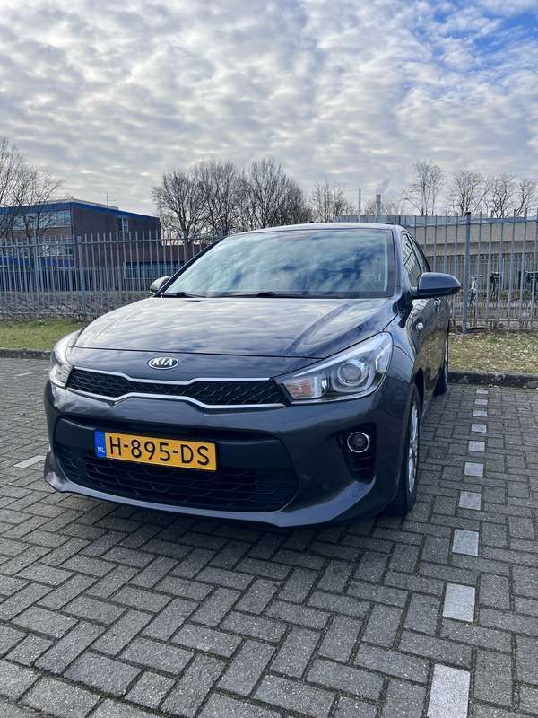 Grijs Gebruikt 2020 Kia Rio Hatchback | € 10.000 (Super prijs) - Afbeelding 1/4