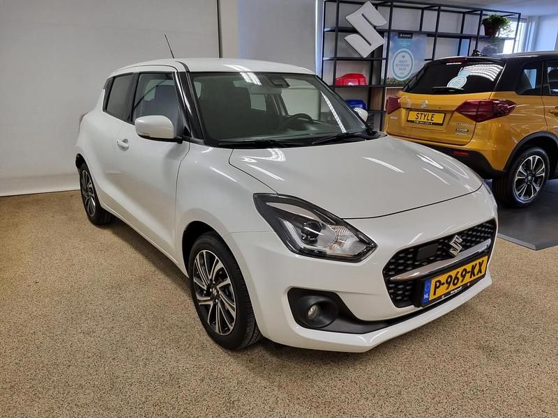 Occasion Suzuki Swift Style 83 PK (61 kW) 2022 Wit Hatchback