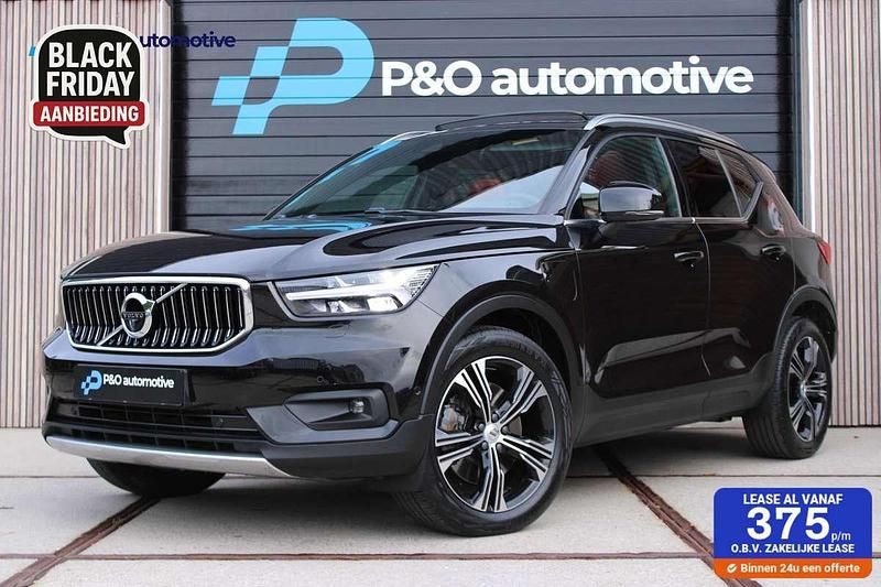 Zwart Gebruikt 2020 Volvo XC40 Inscription SUV | € 27.995 (Eerlijke prijs) - Afbeelding 1/4