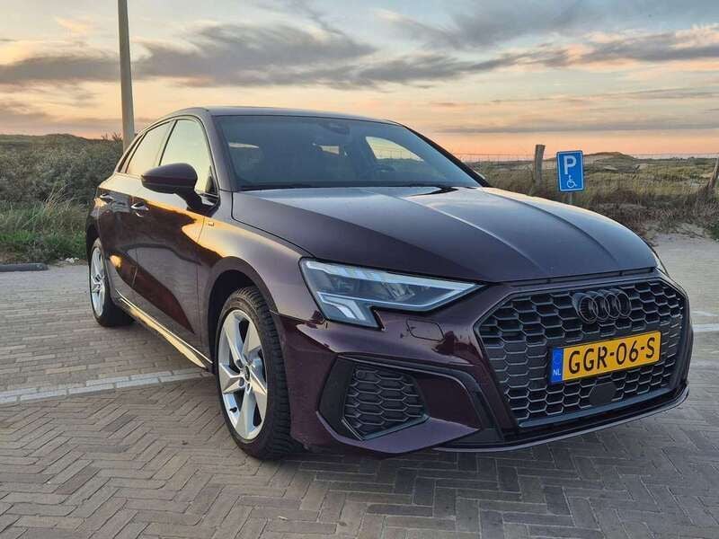 Paars Gebruikt 2021 Audi A3 S-Line Hatchback | € 27.500 (Goede deal) - Afbeelding 1/4