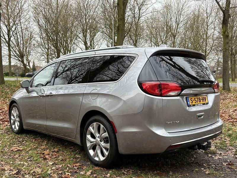 Occasion Chrysler Pacifica Limited 291 PK (214 kW) 2017 Zilver MPV