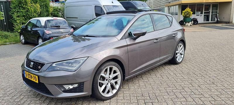 Grijs Gebruikt 2015 Seat Leon FR Hatchback | € 12.250 (Eerlijke prijs) - Afbeelding 1/4