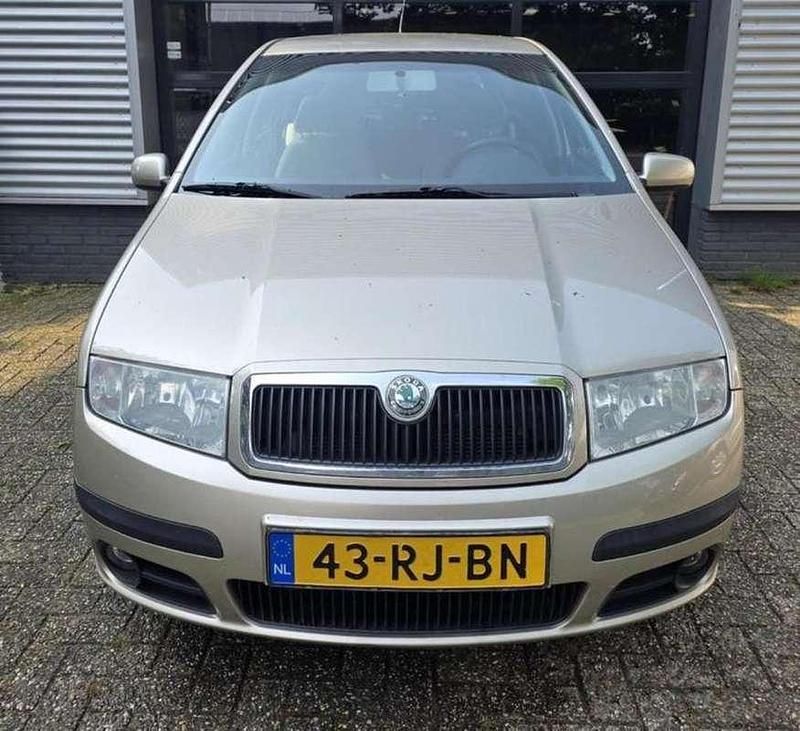Beige Gebruikt 2005 Skoda Fabia Elegance Hatchback | € 2.250 (Eerlijke prijs) - Afbeelding 1/4