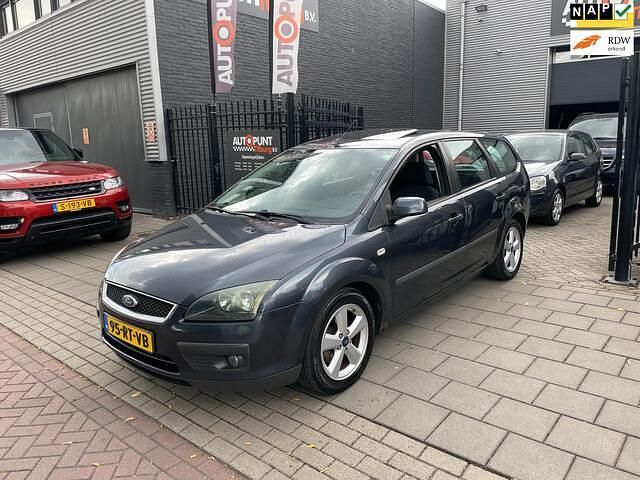 Grijs, metallic lak Gebruikt 2005 Ford Focus Futura Stationwagen | € 1.499 (Iets duurder) - Afbeelding 1/4