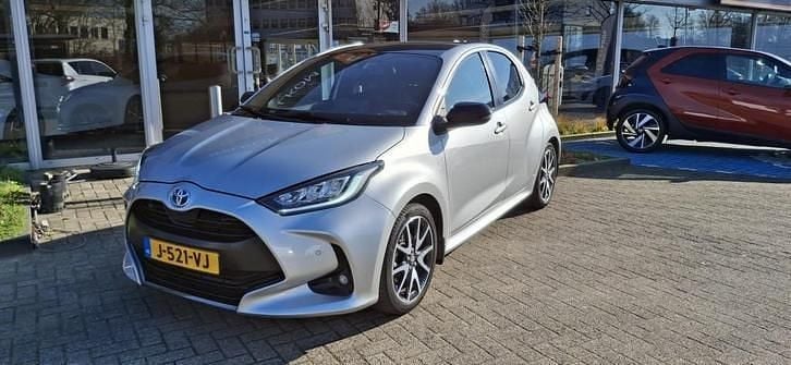Occasion Toyota Yaris Executive 93 PK (68 kW) 2020 Grijs Hatchback