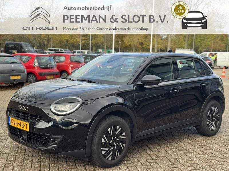 Zwart Gebruikt 2024 Fiat 600 Urban SUV | € 27.745 - Afbeelding 1/4