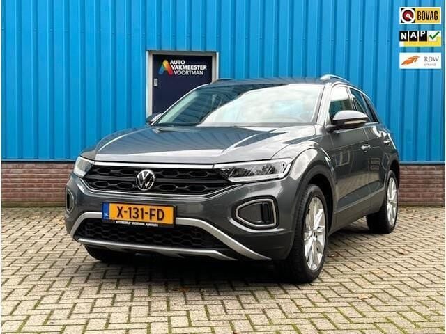 Grijs Gebruikt 2022 VW T-Roc Style SUV | € 26.650 (Iets duurder) - Afbeelding 1/4