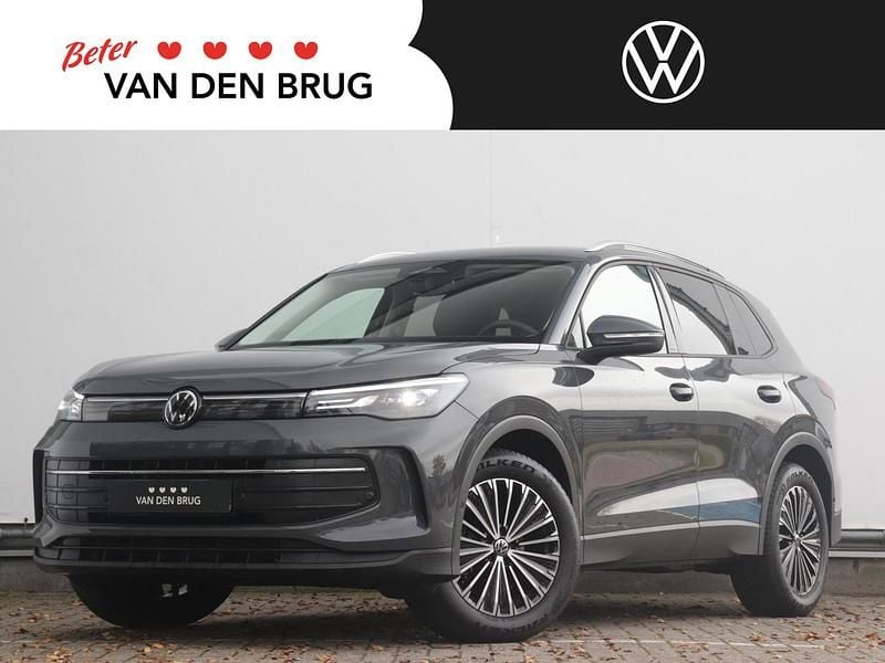 Grijs Gebruikt 2025 VW Tiguan Edition SUV | € 40.295 (Super prijs) - Afbeelding 1/3