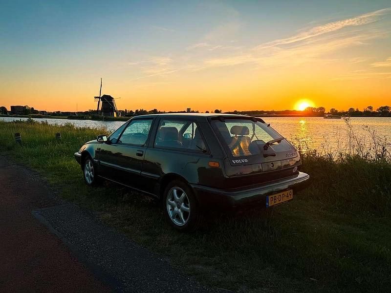 Groen Gebruikt 1996 Volvo 480 Coupé | € 3.000 - Afbeelding 1/4