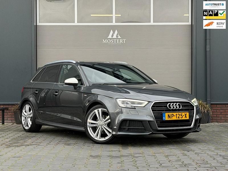 Grijs (metallic) Gebruikt 2017 Audi A3 Sportback S-Line Hatchback | € 17.250 (Goede deal) - Afbeelding 1/4