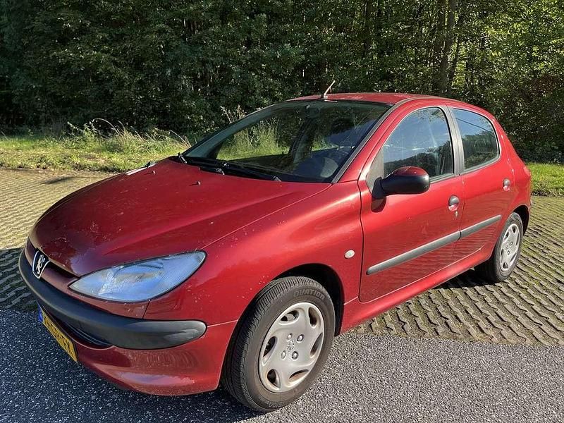 Rood Gebruikt 2001 Peugeot 206 Hatchback | € 1.099 (Goede deal) - Afbeelding 1/4