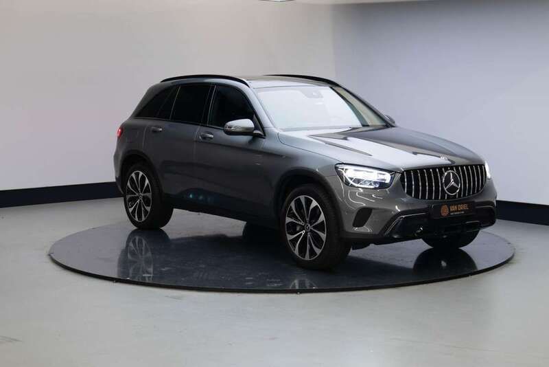 Grijs Gebruikt 2020 Mercedes GLC300e Advantage SUV | € 41.740 (Eerlijke prijs) - Afbeelding 1/4