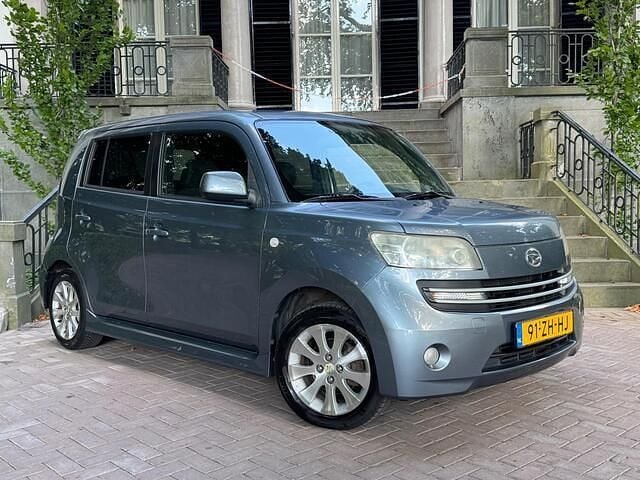 Grijs Gebruikt 2008 Daihatsu Materia MPV | € 2.445 (Eerlijke prijs) - Afbeelding 1/4