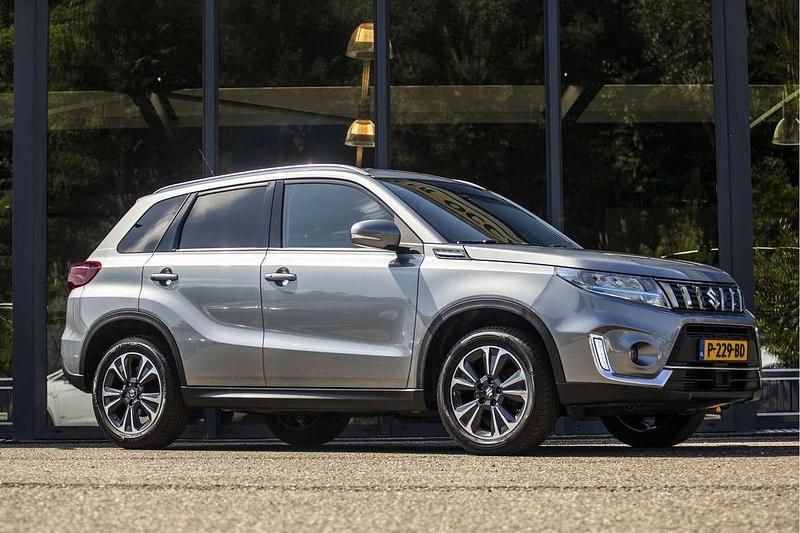 Grijs Occasion 2022 Suzuki Vitara Style SUV | € 19.950 (Goede deal) - Afbeelding 1/4
