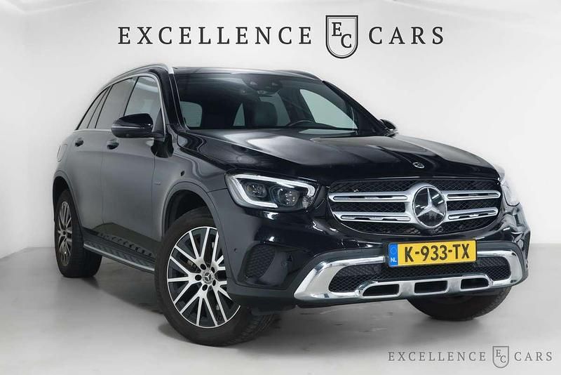 Zwart Gebruikt 2021 Mercedes GLC300e Business SUV | € 39.950 (Goede deal) - Afbeelding 1/4