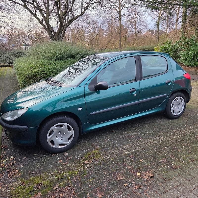 Groen Gebruikt 2001 Peugeot 206 Hatchback | € 400 (Super prijs) - Afbeelding 1/4