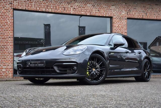 Grijs Gebruikt 2022 Porsche Panamera Turbo Sport Turismo Sedan | € 105.900 - Afbeelding 1/4