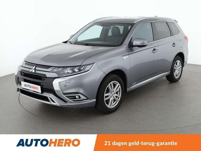 Grijs Gebruikt 2020 Mitsubishi Outlander P-HEV Plus SUV | € 24.749 (Eerlijke prijs) - Afbeelding 1/3