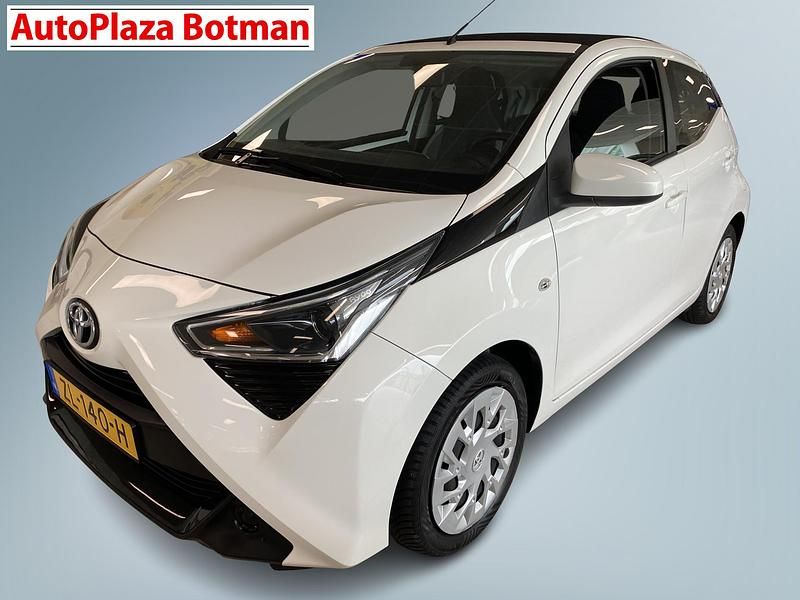 Wit Gebruikt 2019 Toyota Aygo X-play Hatchback | € 10.500 (Duur) - Afbeelding 1/4