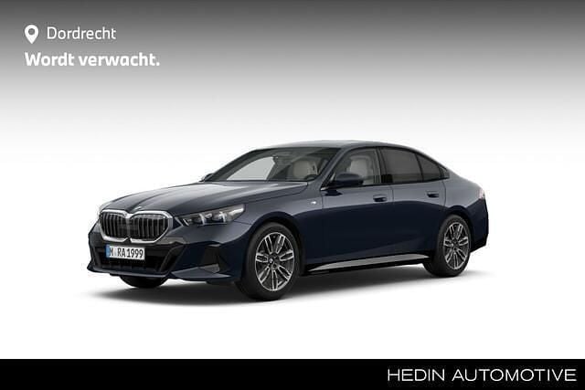 Zwart Gebruikt 2025 BMW 520 M Sport Sedan | € 59.895 (Super prijs) - Afbeelding 1/4