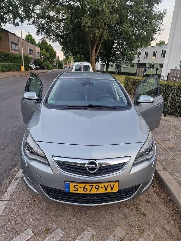 Grijs Gebruikt 2012 Opel Astra MPV | € 5.200 (Goede deal) - Afbeelding 1/4
