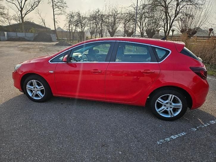 Occasion Opel Astra Sport 154 PK (113 kW) 2010 Rood Hatchback