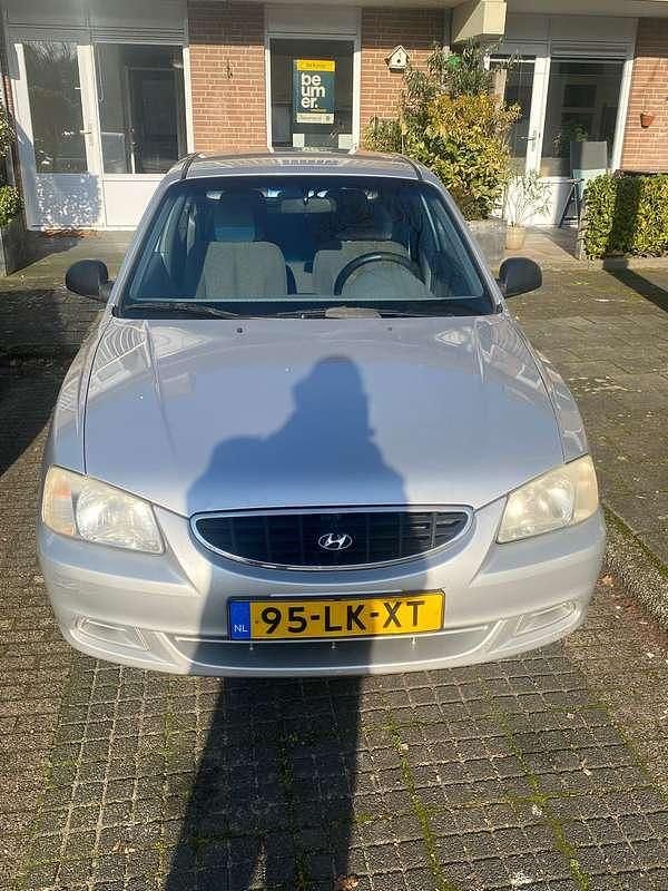 Grijs Occasion 2003 Hyundai Accent Hatchback | € 1.100 - Afbeelding 1/4