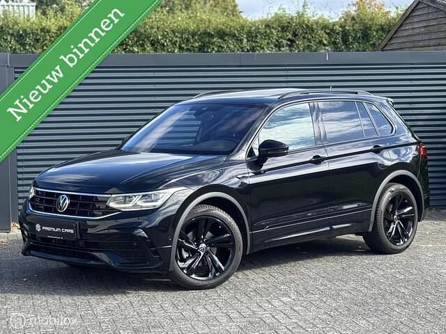 Zwart Gebruikt 2021 VW Tiguan R-line SUV | € 36.950 (Iets duurder) - Afbeelding 1/4