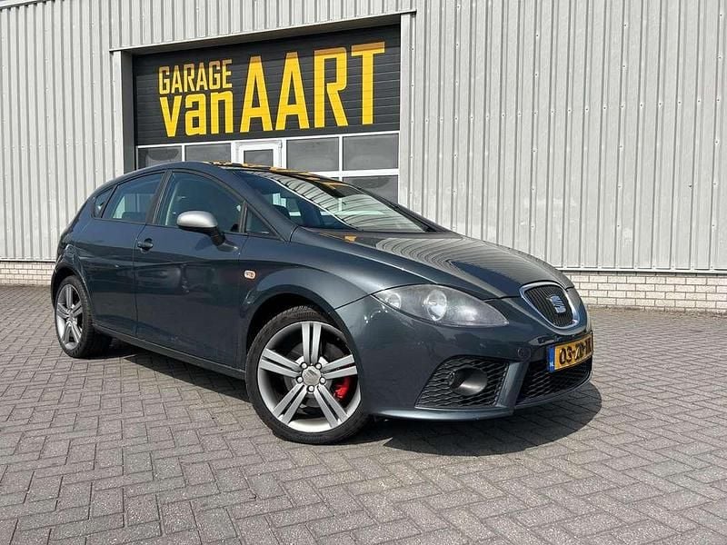 Grijs Gebruikt 2008 Seat Leon FR Hatchback | € 4.950 (Eerlijke prijs) - Afbeelding 1/4