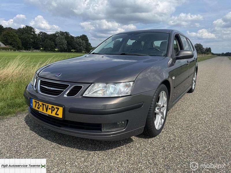 Grijs, metallic lak Gebruikt 2007 Saab 9-3 Stationwagen | € 6.950 (Iets duurder) - Afbeelding 1/4