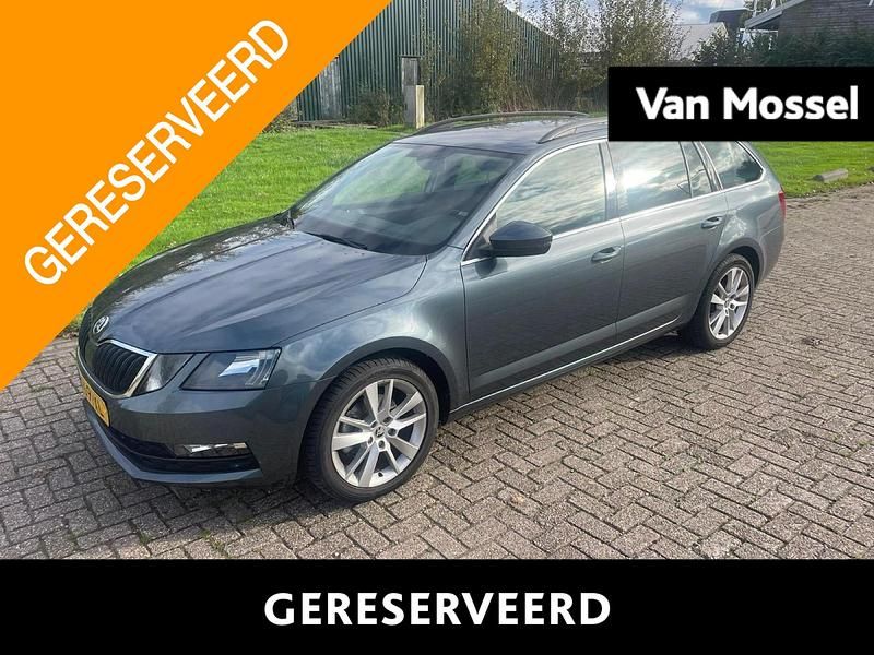 Grijs Occasion 2020 Skoda Octavia Business Line Stationwagen | € 15.900 (Super prijs) - Afbeelding 1/4