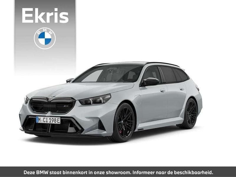 Grijs Nieuw 2025 BMW M5 Comfort Edition Stationwagen | € 158.164 (Super prijs) - Afbeelding 1/4